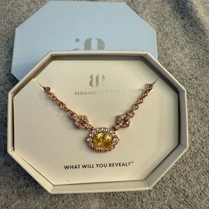 Elegant Gold Necklace with Yellow Gemstone